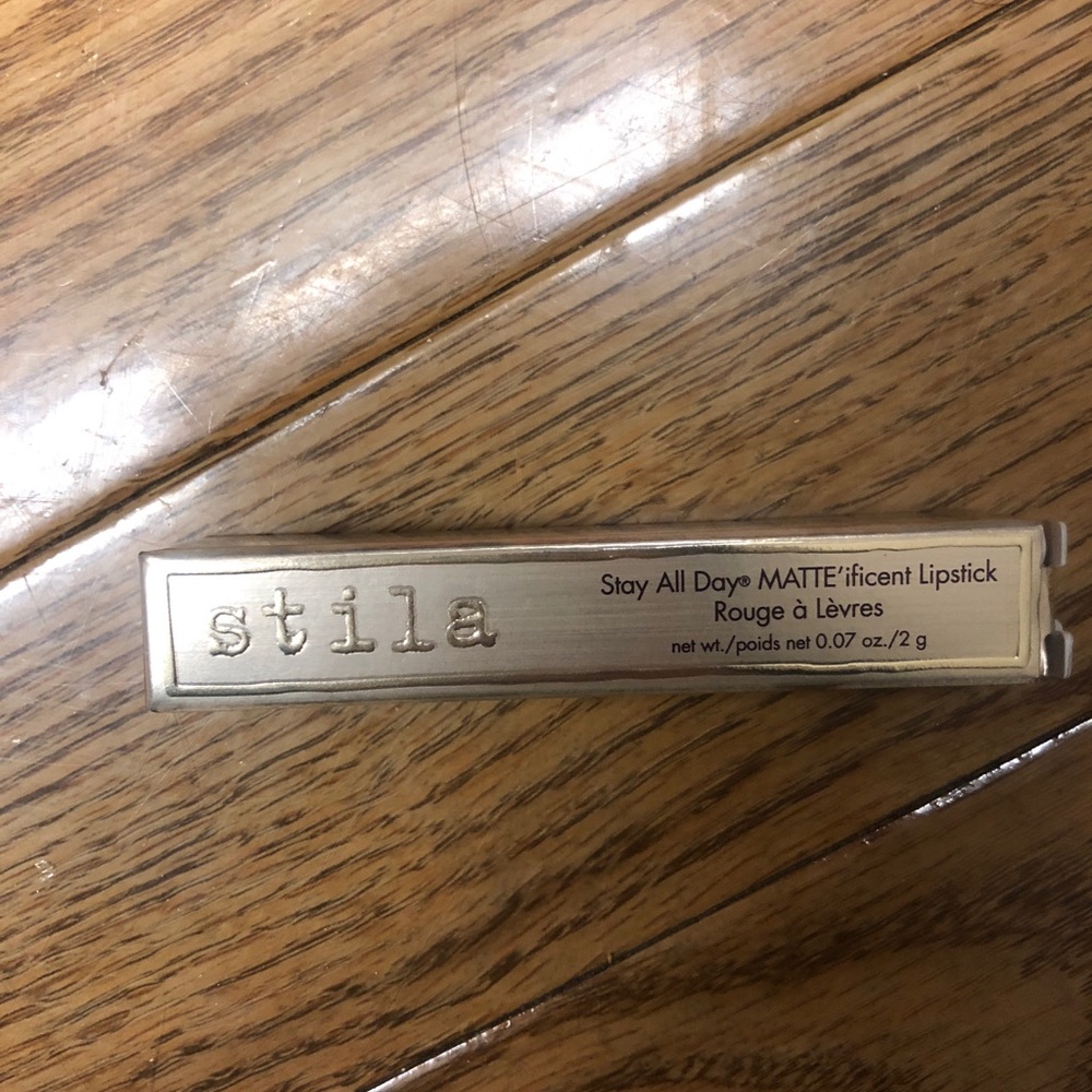 NEW Stila matteificent lipstick Soiree